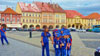 powiększ