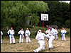 powiększ